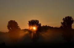 Sonnenaufgang hinter dem Schloßberg