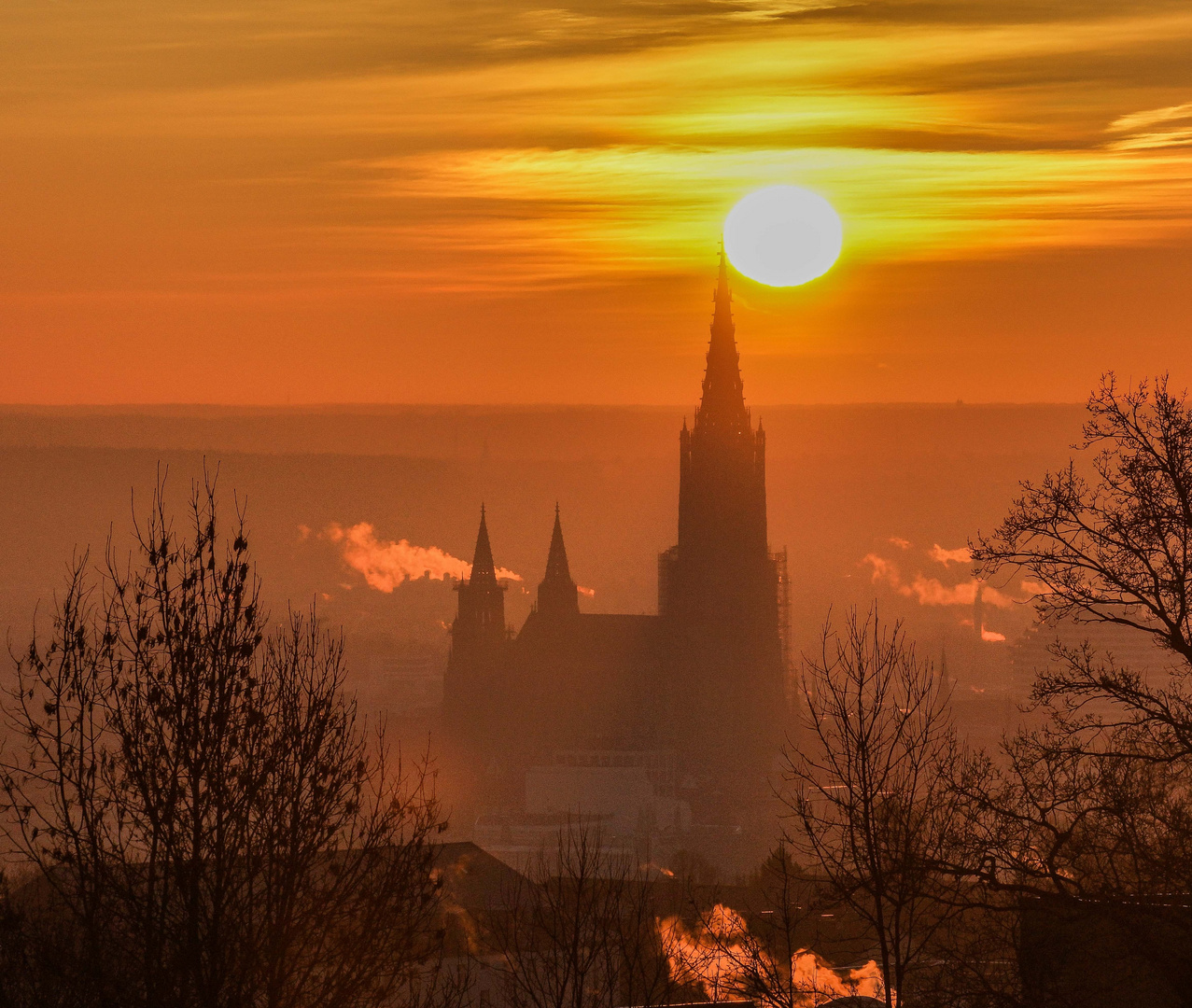 Sonnenaufgang hinter dem Ulmer Münster