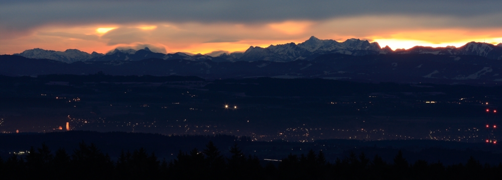 Sonnenaufgang hinter den Alpen