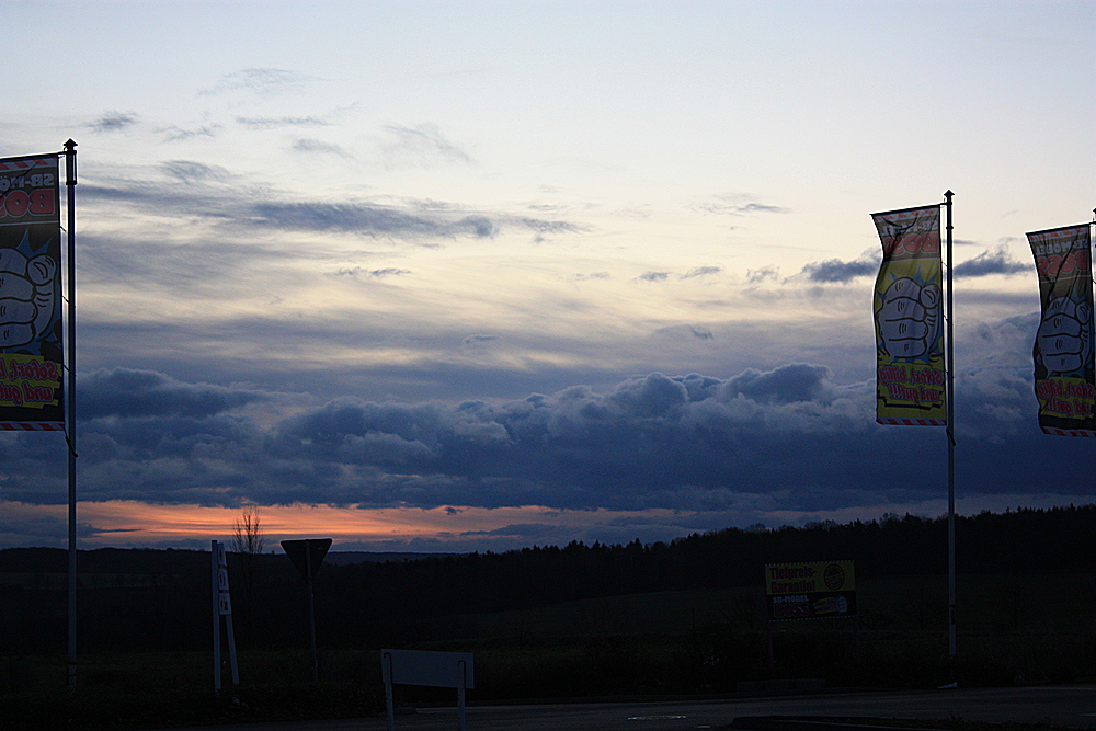 Sonnenaufgang hinter den Wolken