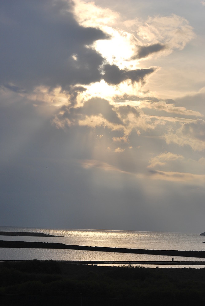 Sonnenaufgang hinter den Wolken