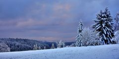 Sonnenaufgang hinter Schneewolken