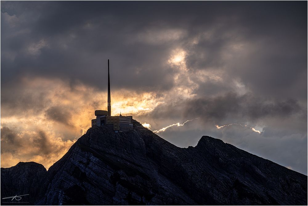 Sonnenaufgang hinter Wolken