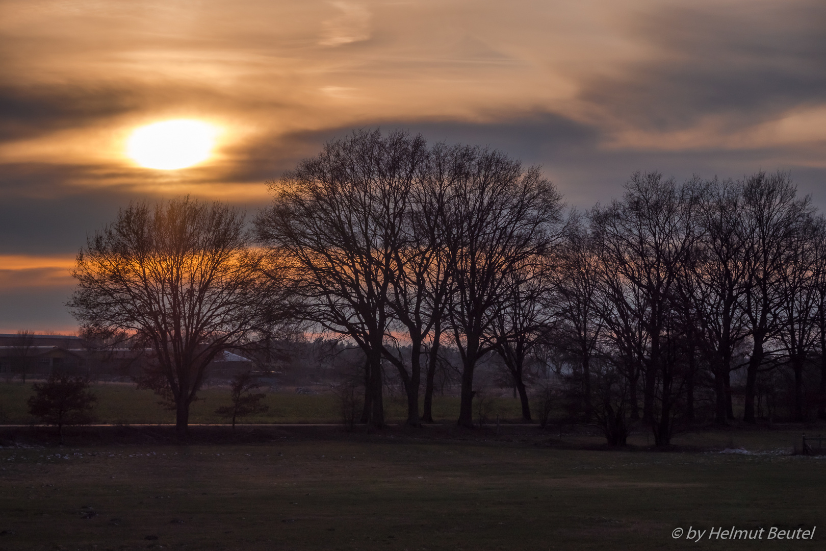 Sonnenaufgang hinter Wolken