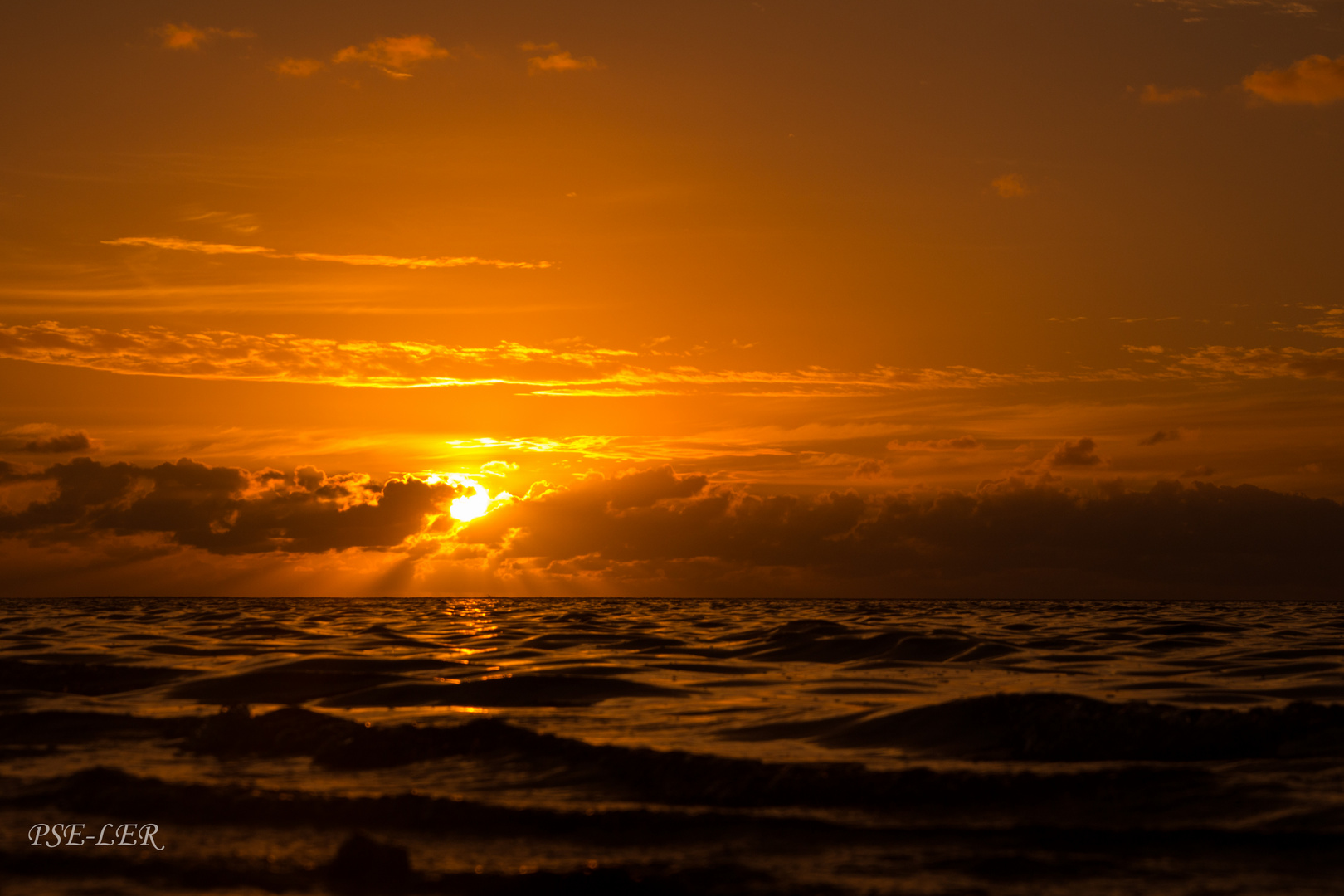 Sonnenaufgang hinter Wolken