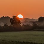 Sonnenaufgang hinterm Dorf