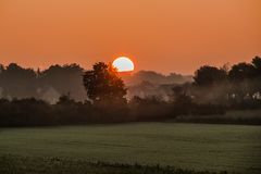 Sonnenaufgang hinterm Dorf