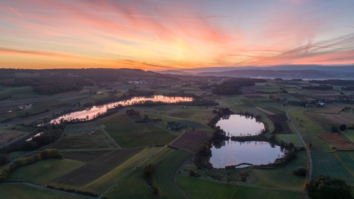 Sonnenaufgang Hu?ttwiler- und Hasensee (Schweiz)