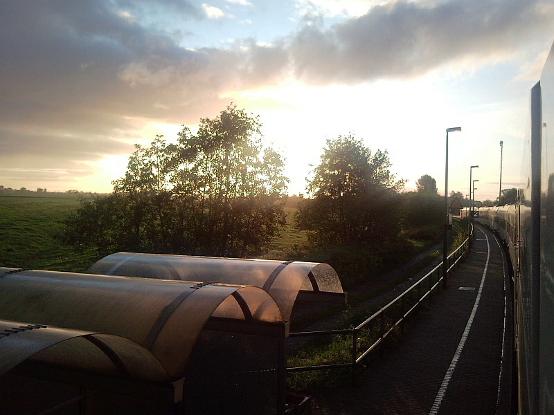 Sonnenaufgang im Bahnhof Wilster