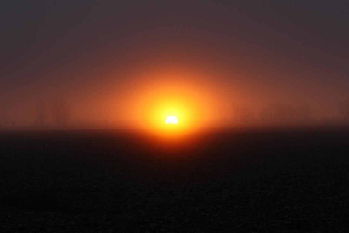 sonnenaufgang im dunkeln