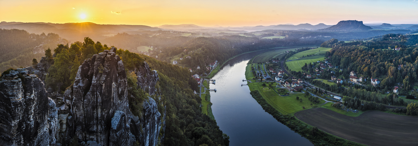 Sonnenaufgang im Elbsandstein Gebirge