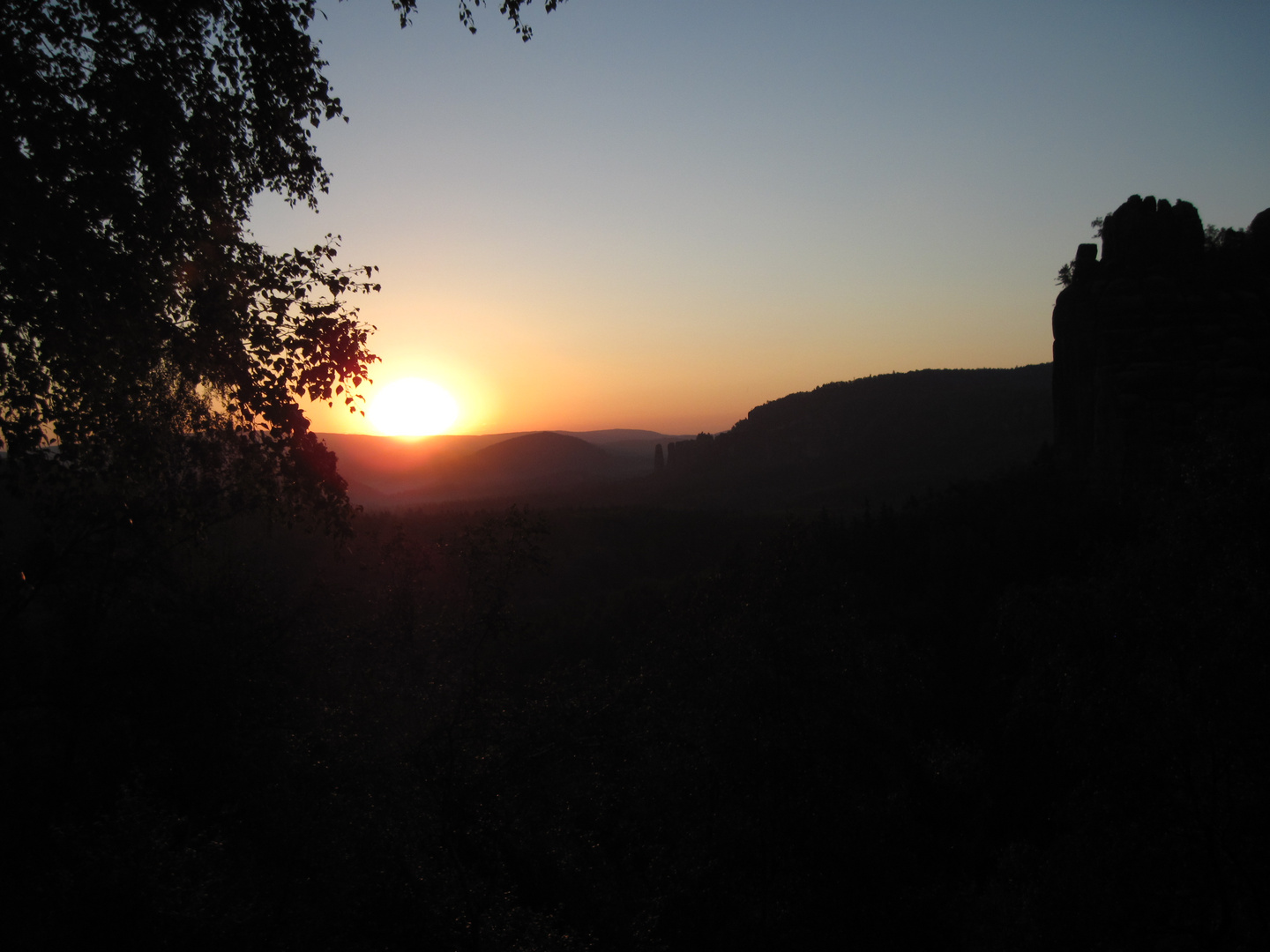 Sonnenaufgang im Elbsandsteingebirge