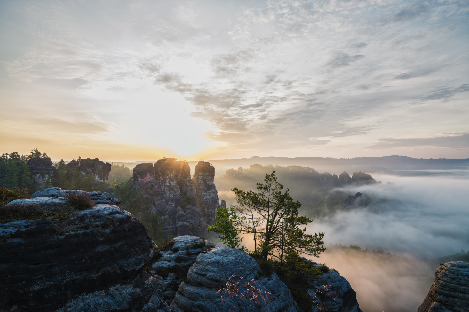 Sonnenaufgang im Elbsandsteingebirge