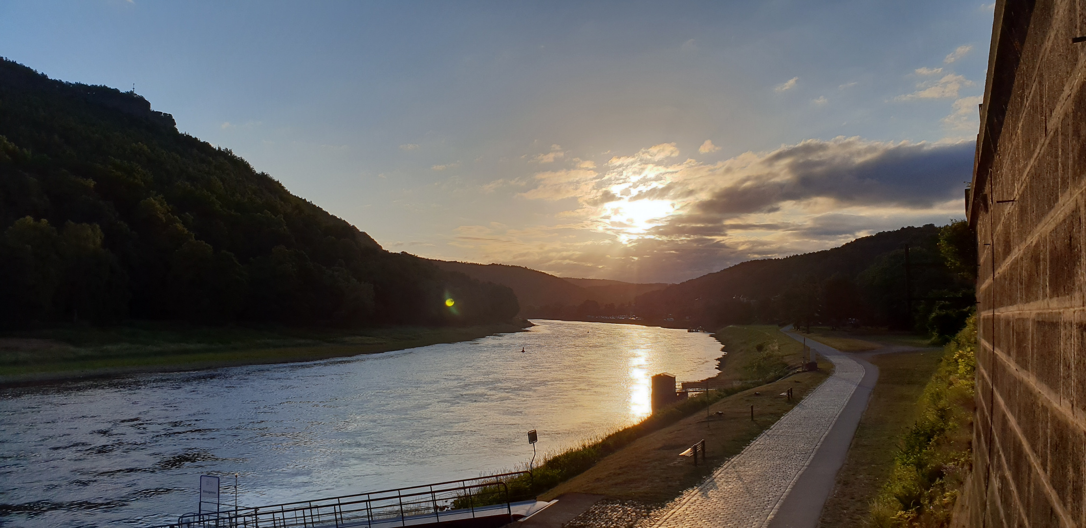 Sonnenaufgang im Elbtal in Königstein 