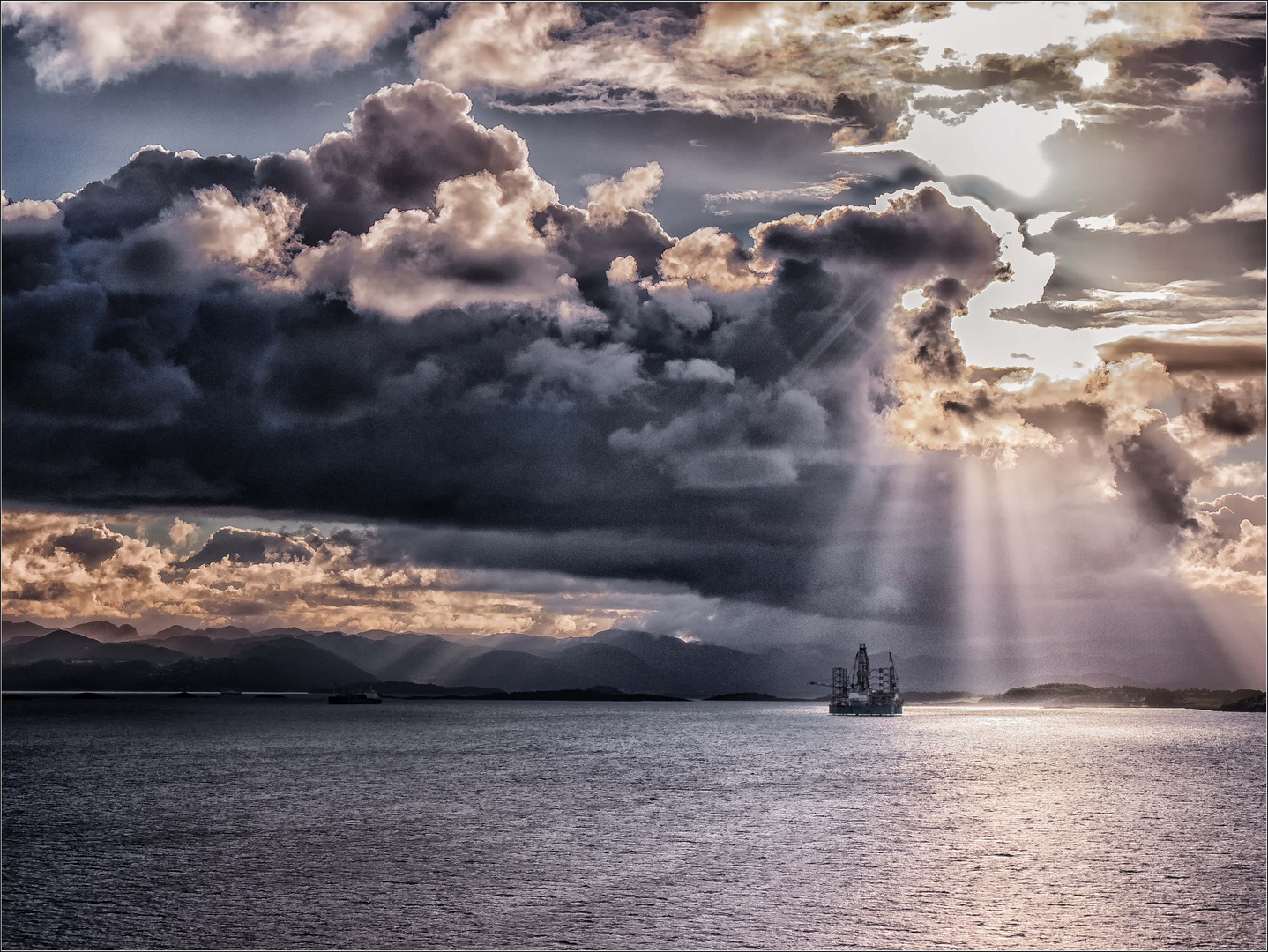 Sonnenaufgang im Fjord