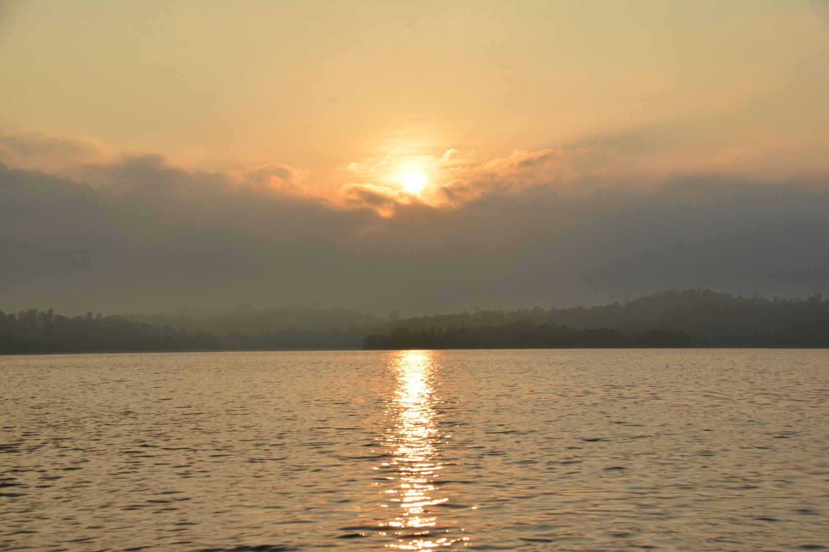 Sonnenaufgang im Flussdelta