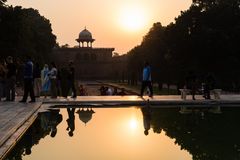 Sonnenaufgang im Garten des Taj Mahal
