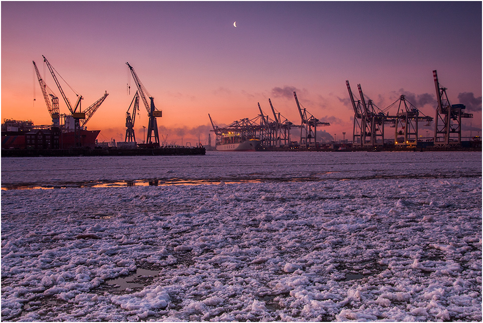 Sonnenaufgang im Hafen [2]