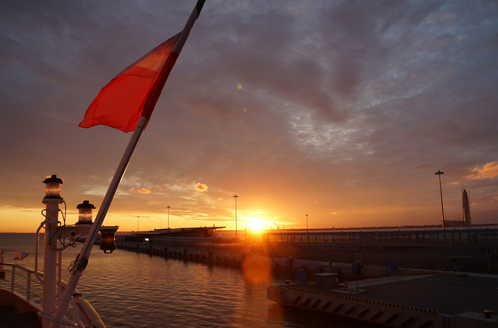 Sonnenaufgang im Hafen