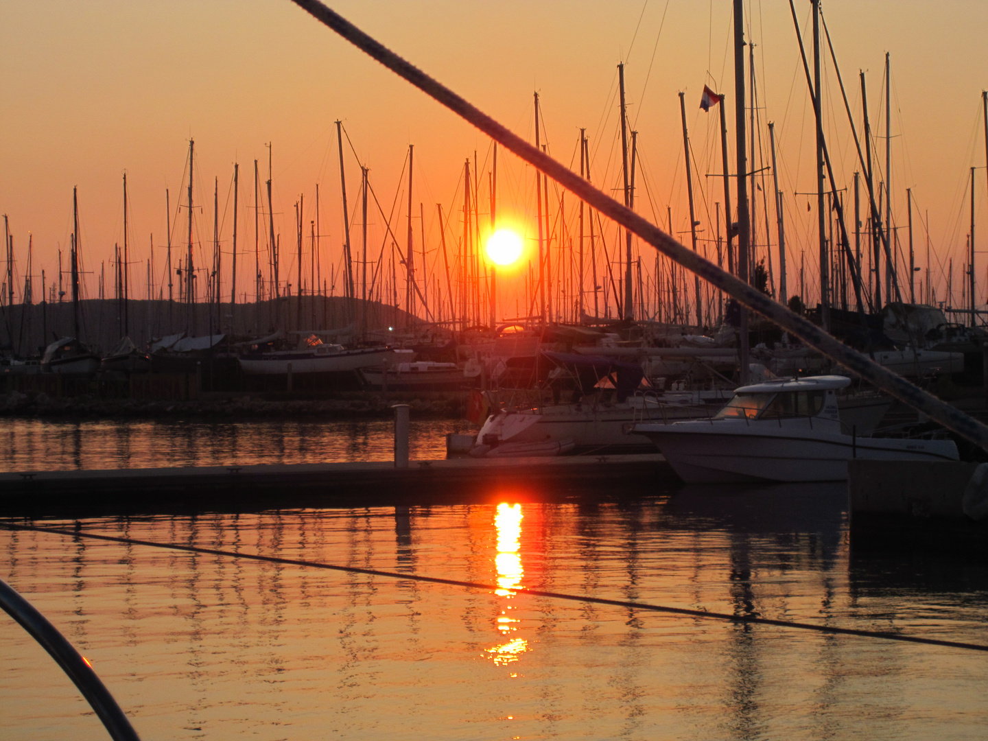 Sonnenaufgang im Hafen