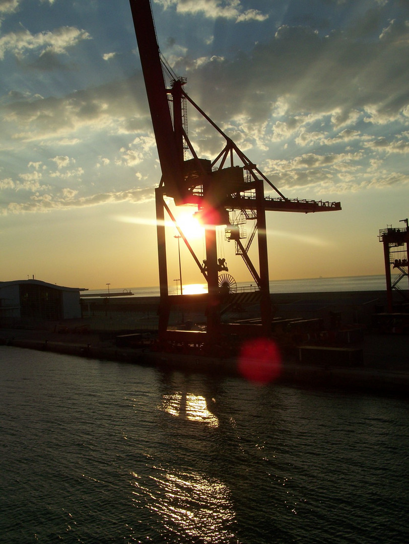 Sonnenaufgang im Hafen