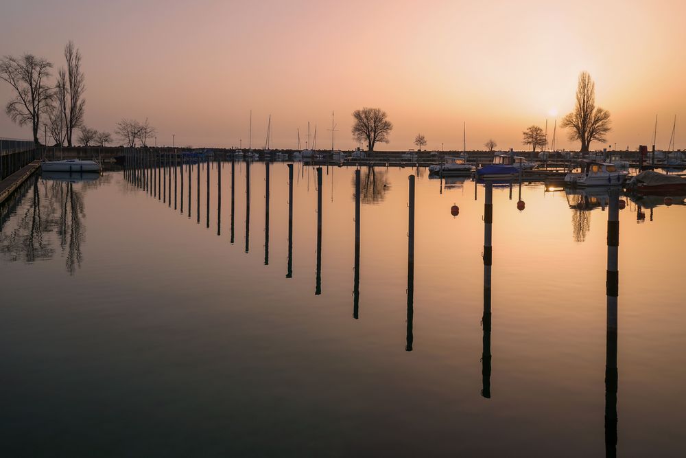 Sonnenaufgang im Hafen