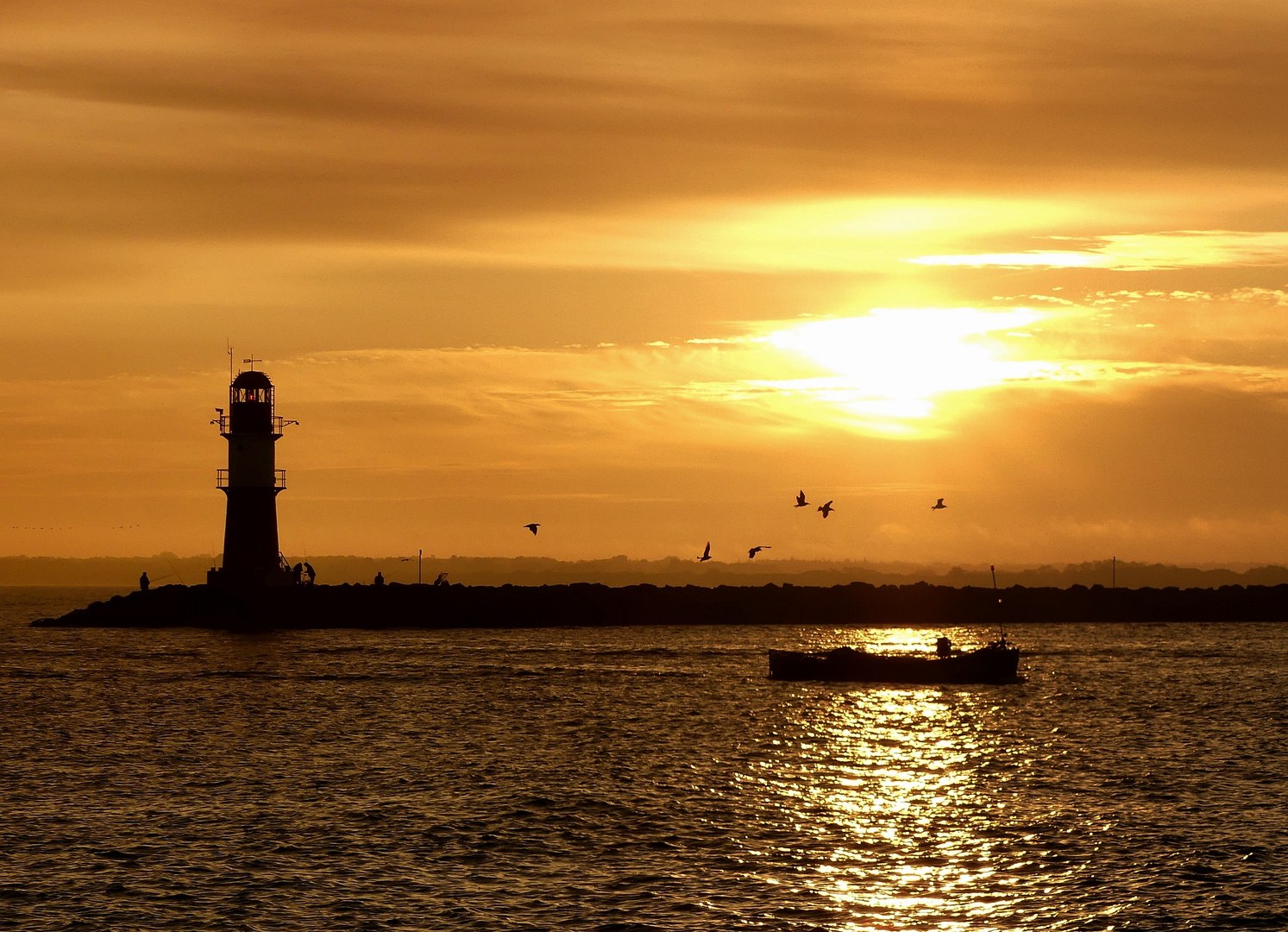 Sonnenaufgang im Hafen