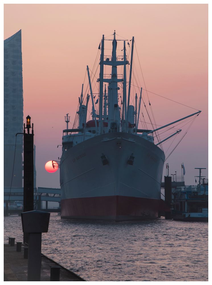 Sonnenaufgang im Hafen