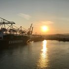 Sonnenaufgang im Hafen