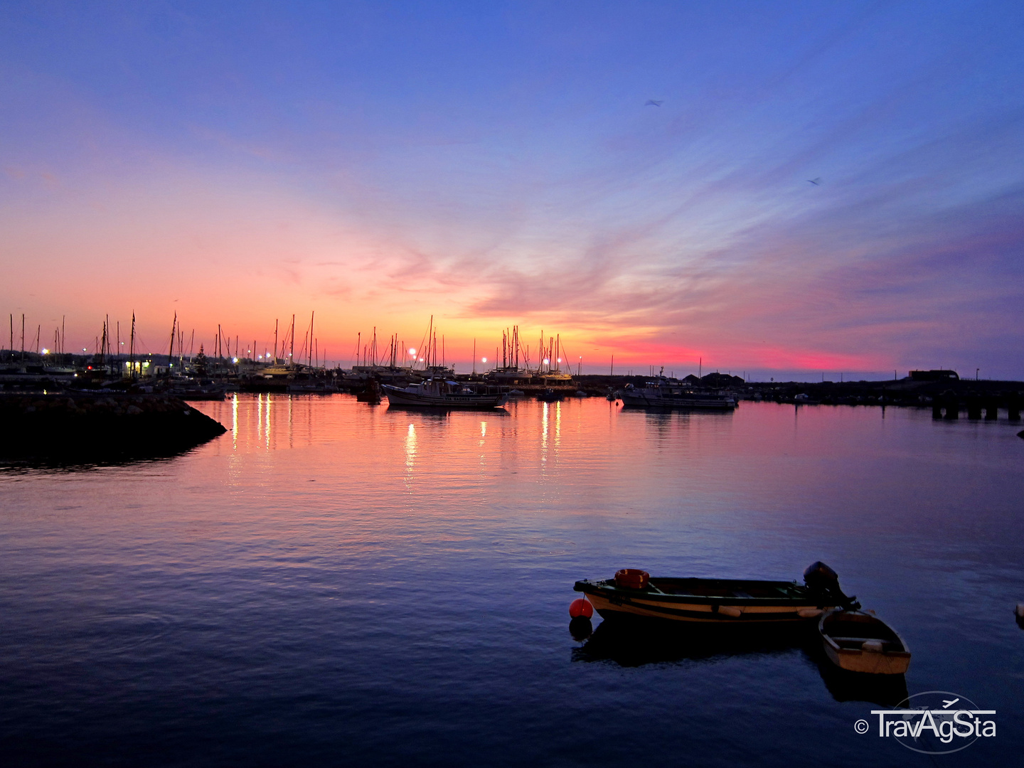 Sonnenaufgang im Hafen