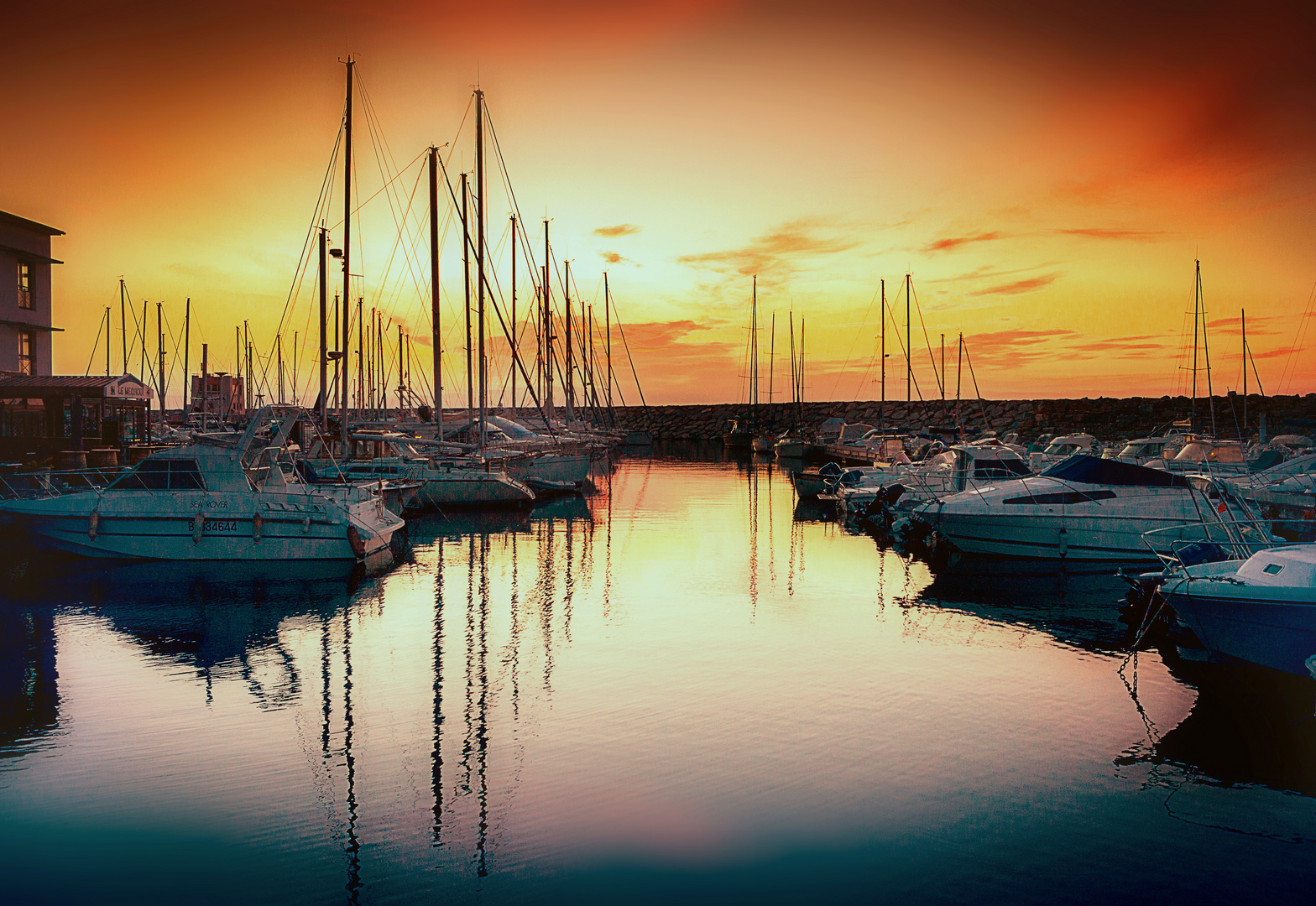 Sonnenaufgang im Hafen von Bastia