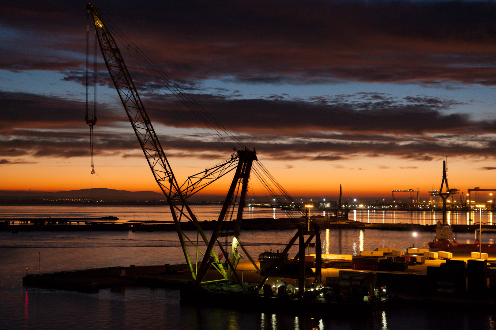 Sonnenaufgang im Hafen von Cádiz