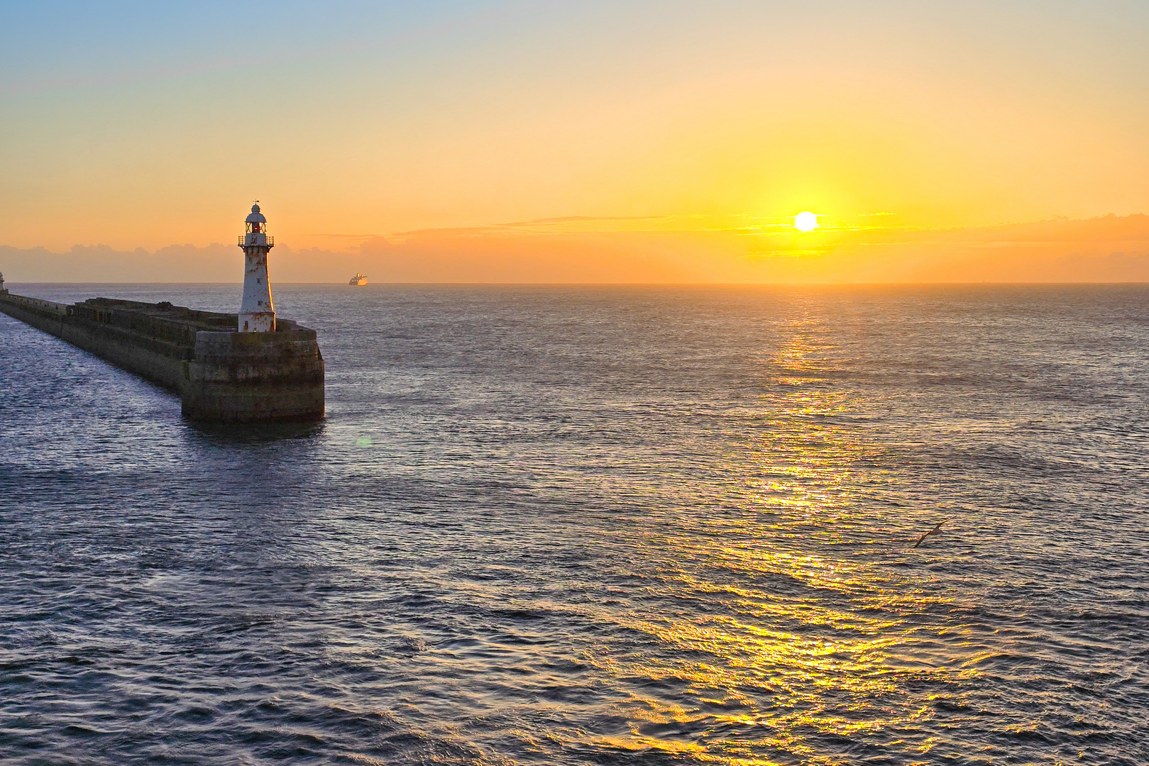 Sonnenaufgang im Hafen von Dover. 