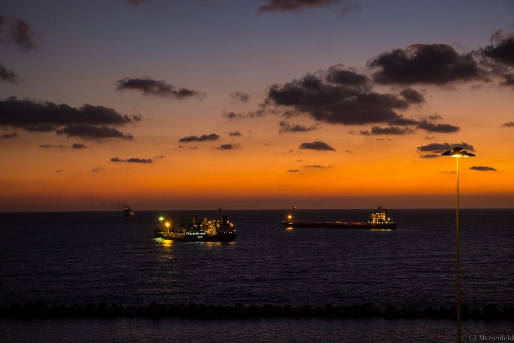 Sonnenaufgang im Hafen von Las Palmas