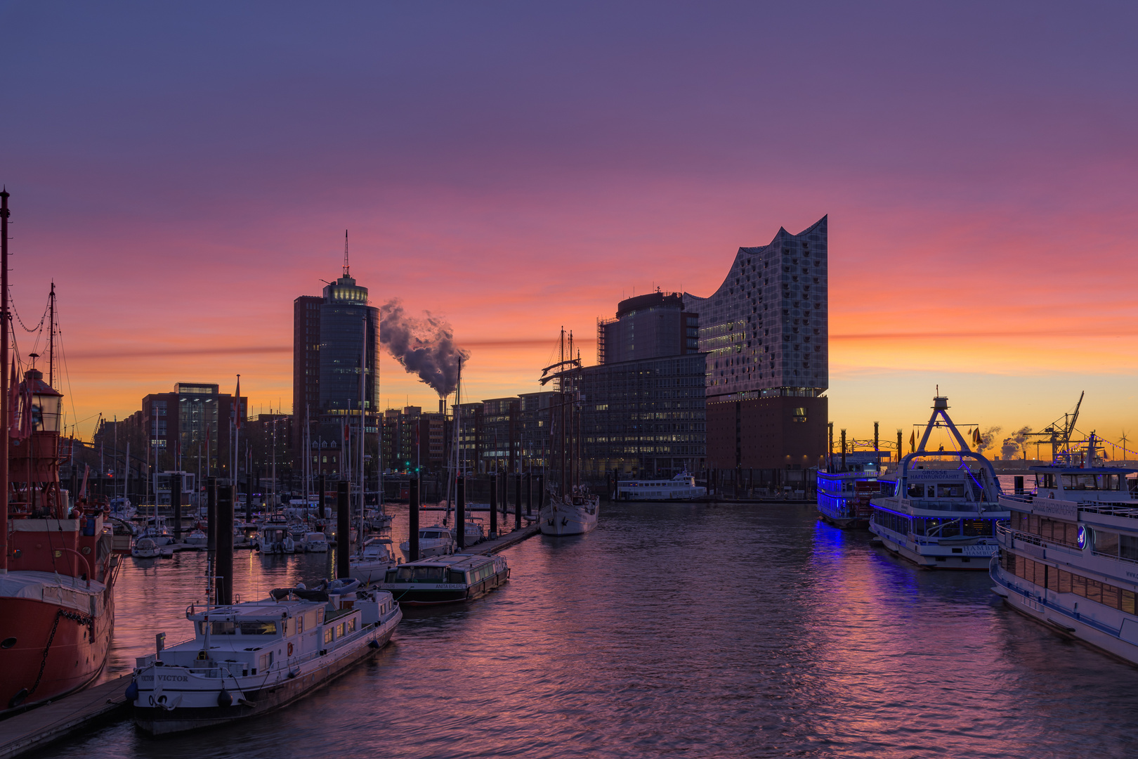 Sonnenaufgang im Hamburger Hafen 3