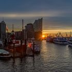 Sonnenaufgang im Hamburger Hafen 7
