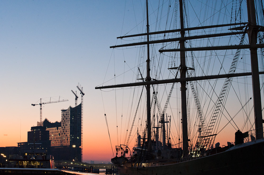 Sonnenaufgang im Hamburger Hafen am 2.10.11