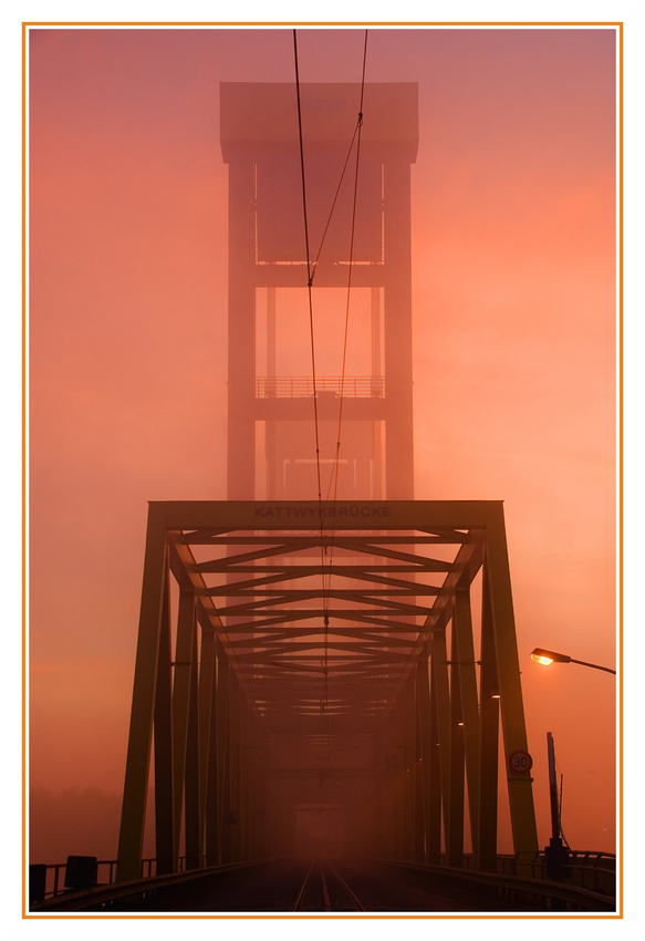 Sonnenaufgang im hamburger Hafen III