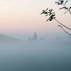 Sonnenaufgang im Herbst über Naumburg/Hessen