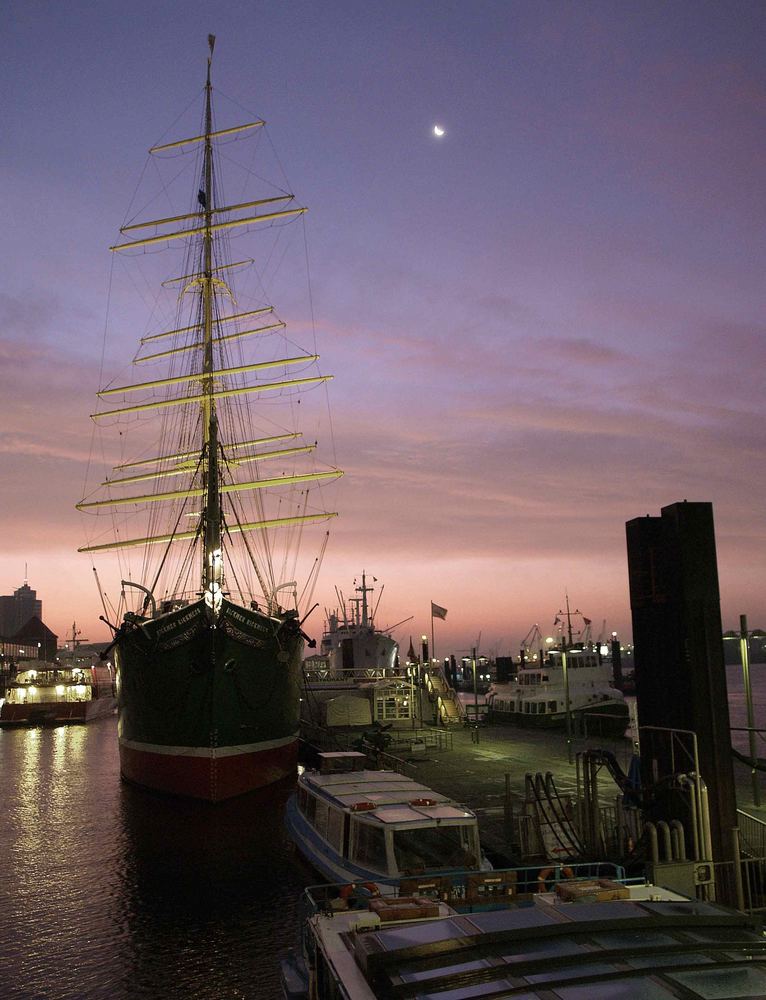 Sonnenaufgang im HH Hafen