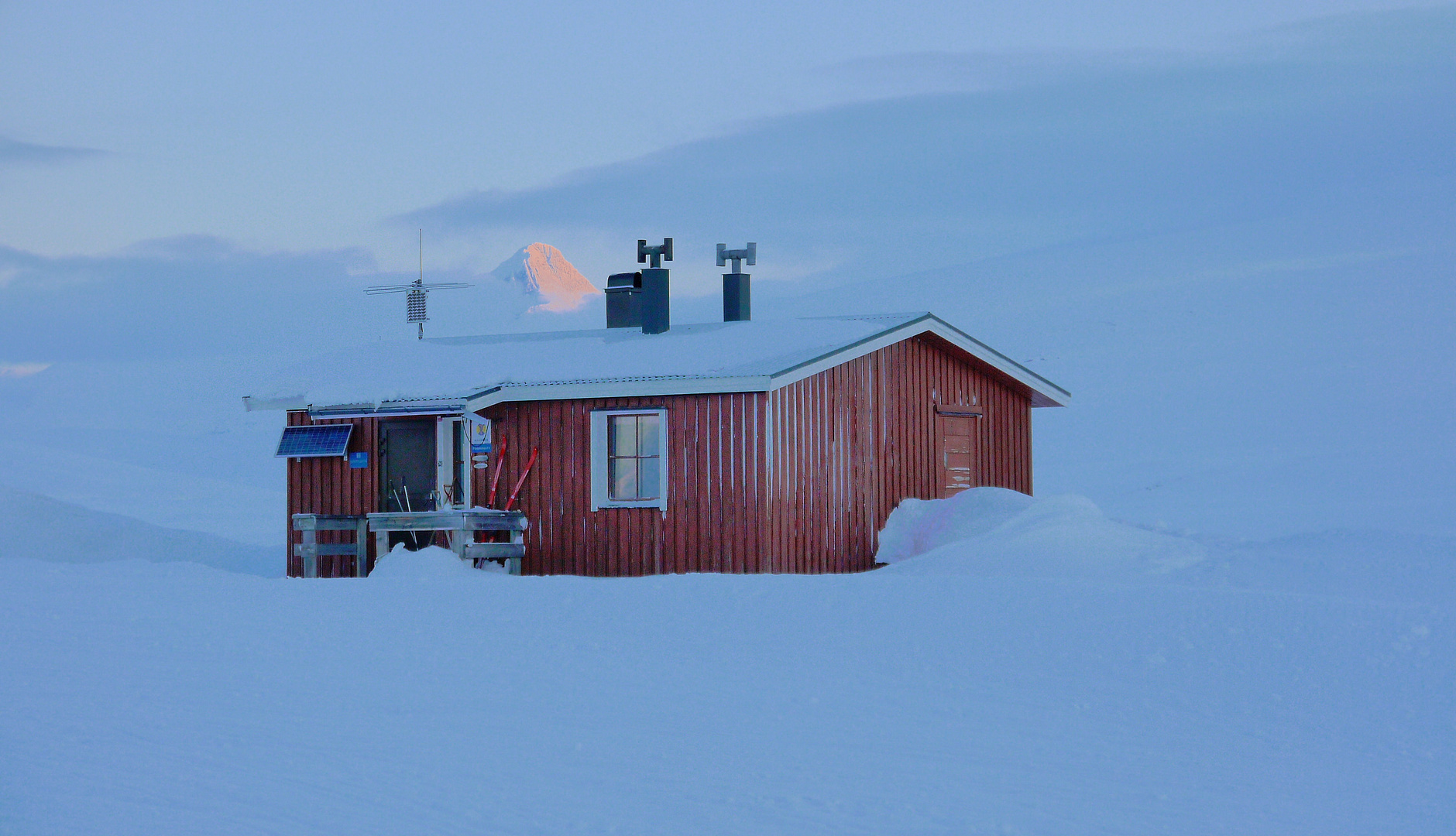 Sonnenaufgang im Hochfjäll bei Pieksehaure