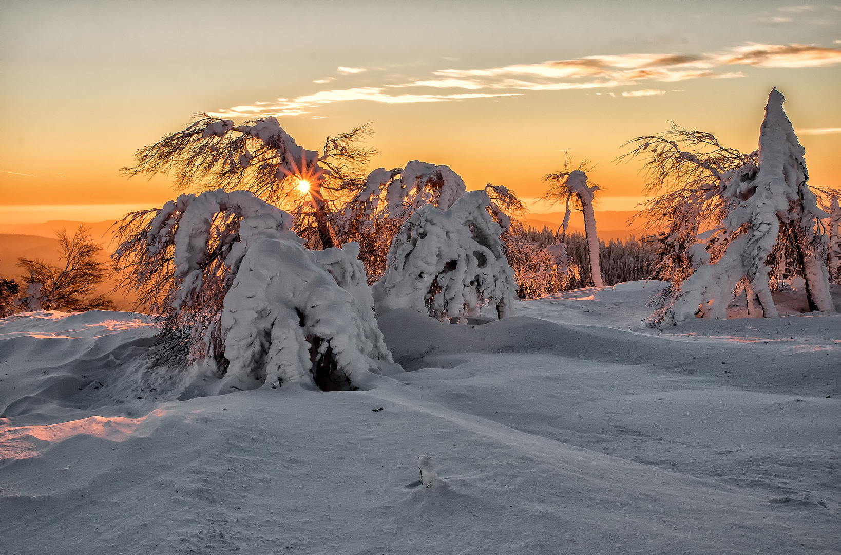 SONNENAUFGANG IM HOHEN SCHWARZWALD.