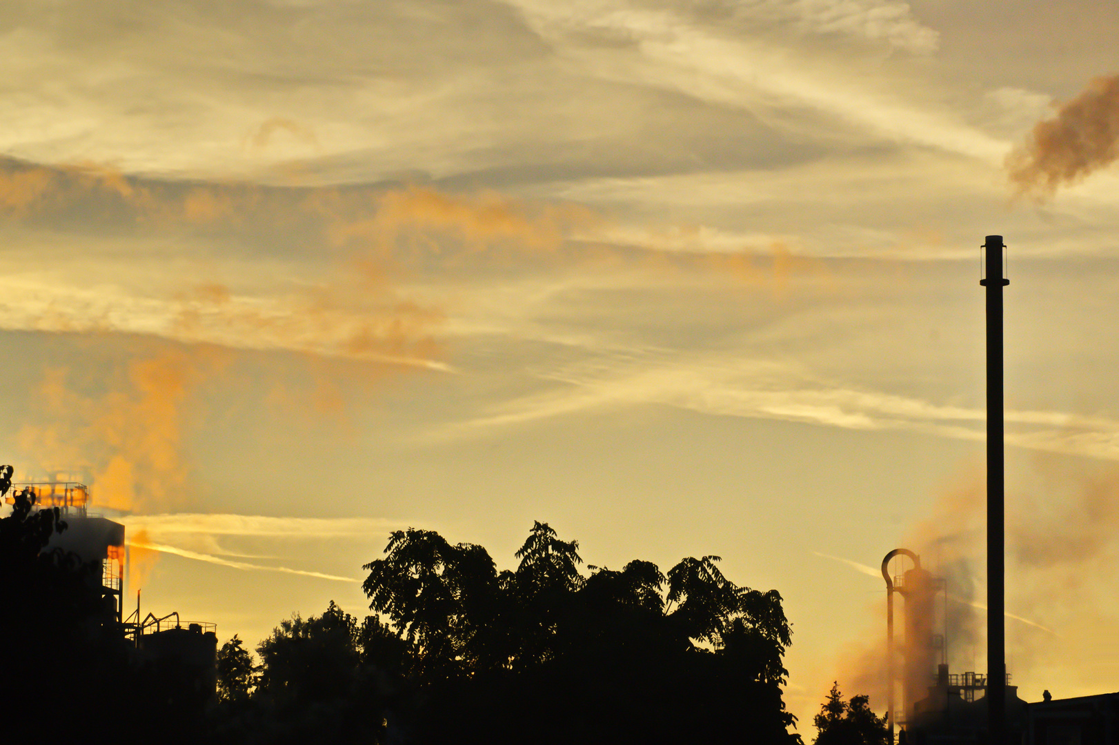 __Sonnenaufgang im Industriegebiet