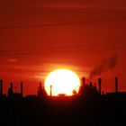 Sonnenaufgang im Industriegebiet