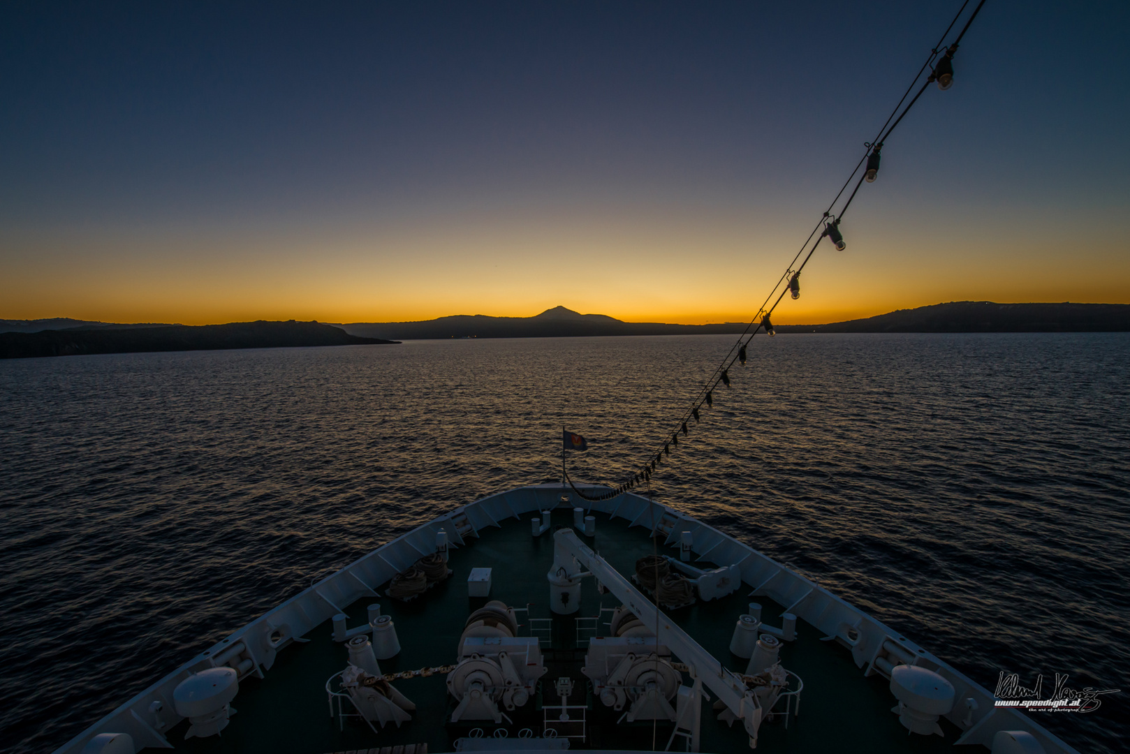 Sonnenaufgang im Krater von Santorin