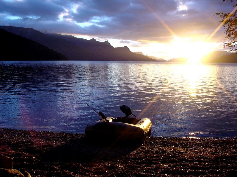 Sonnenaufgang im Lago Traful - Patagonien - Argentinien