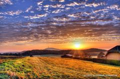 Sonnenaufgang im Land der zwei Burgen