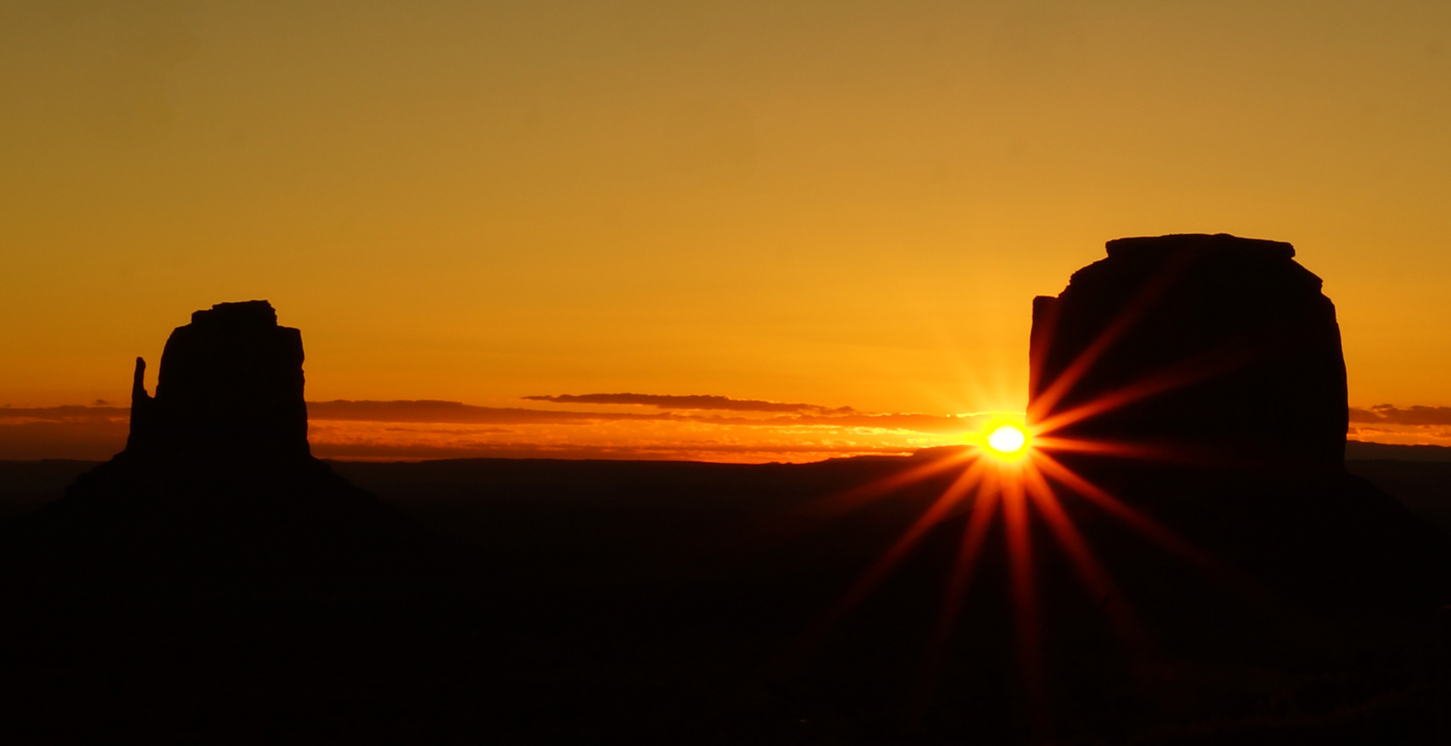 Sonnenaufgang im Monument Vally