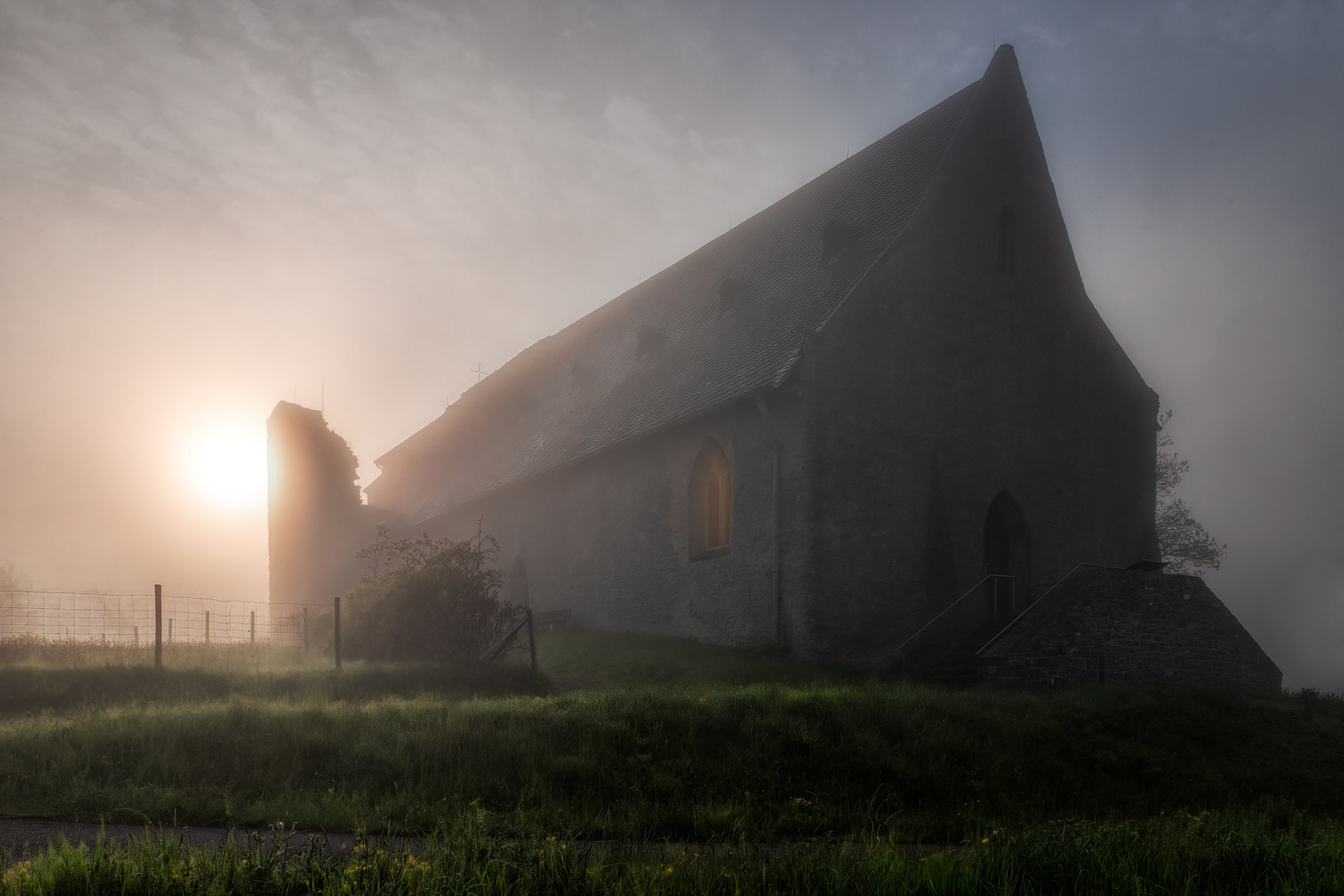 Sonnenaufgang im Nebel