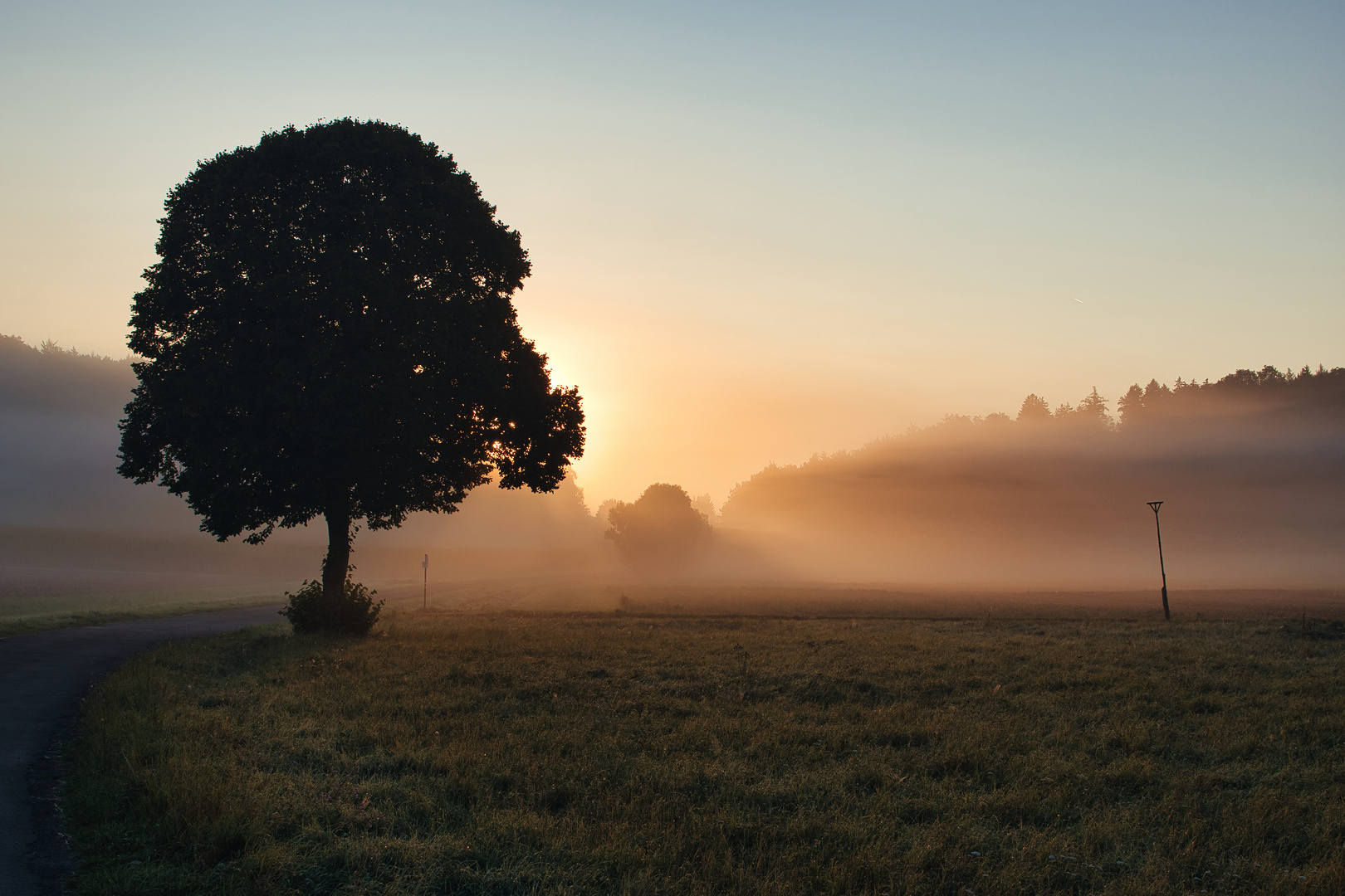 Sonnenaufgang im Nebel 